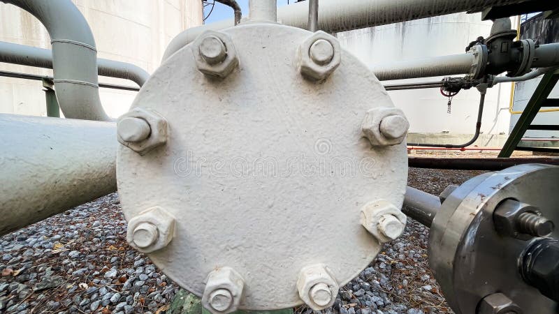 Sour Service Fasteners Under NACE MR0175 / ISO 15156: Engineering Guide for MENA Oil & Gas Projects