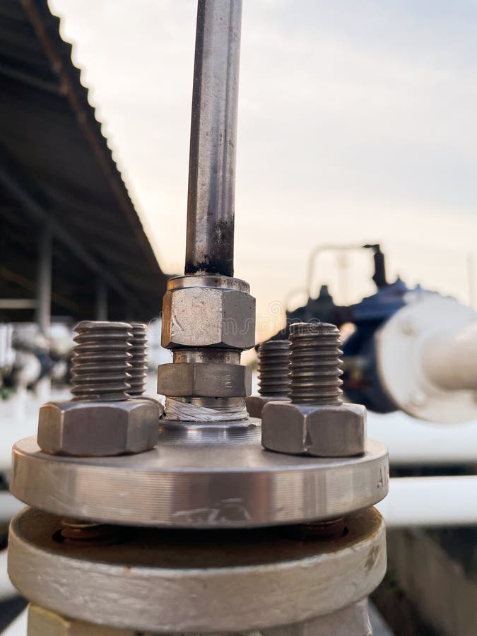 Sour Service Fasteners Manufacturer & Supplier: NACE MR0175 / ISO 15156 Bolting for H2S Environments