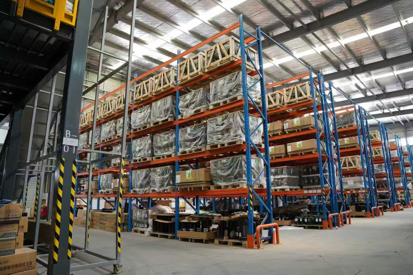 Large-scale warehouse